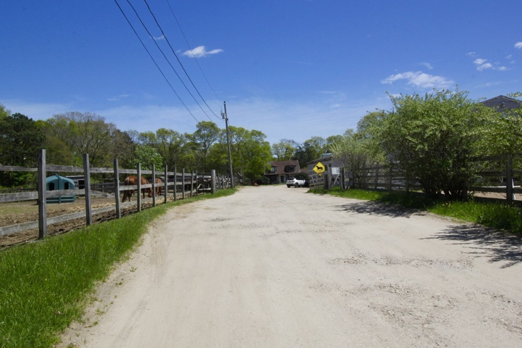 809 Sandwich Rd Property Photo 4