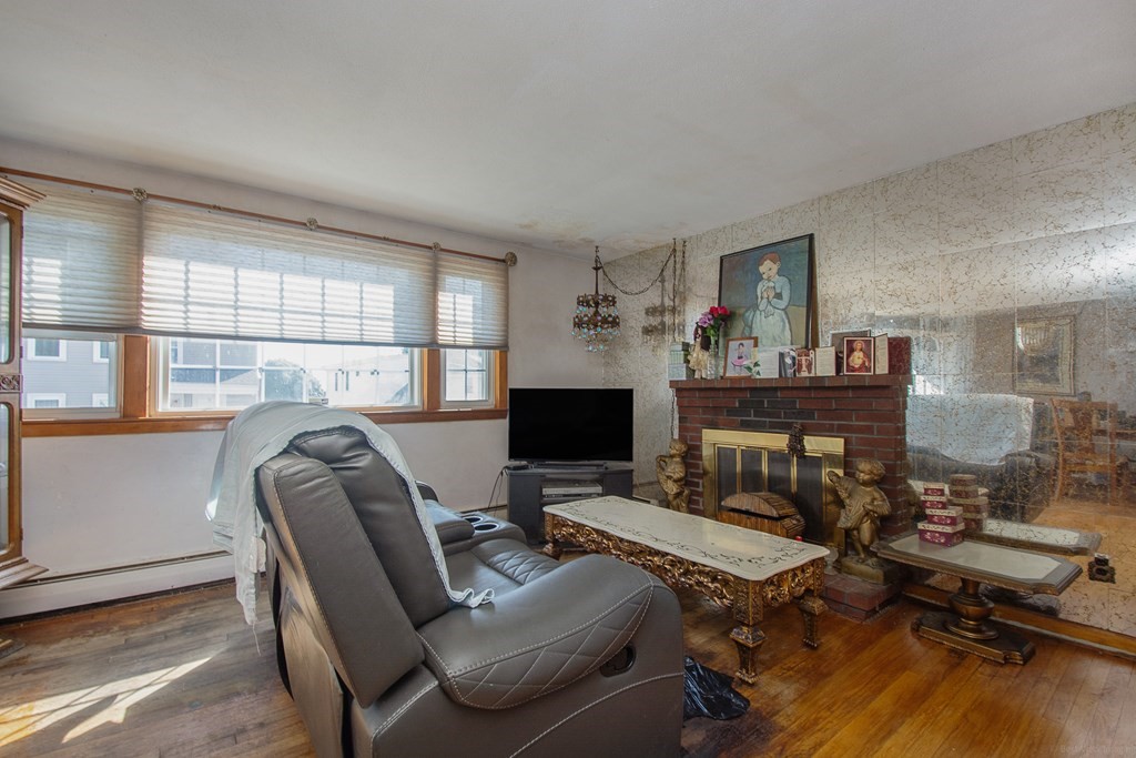34 Jarvis St Property Photo 7
