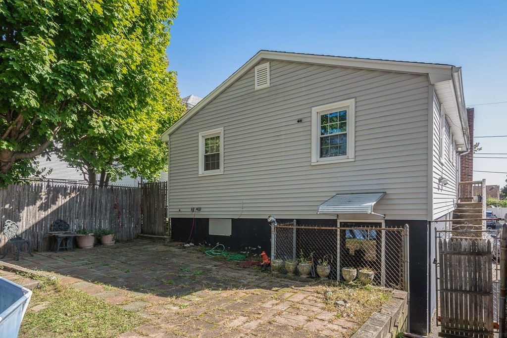 34 Jarvis St Property Photo 24