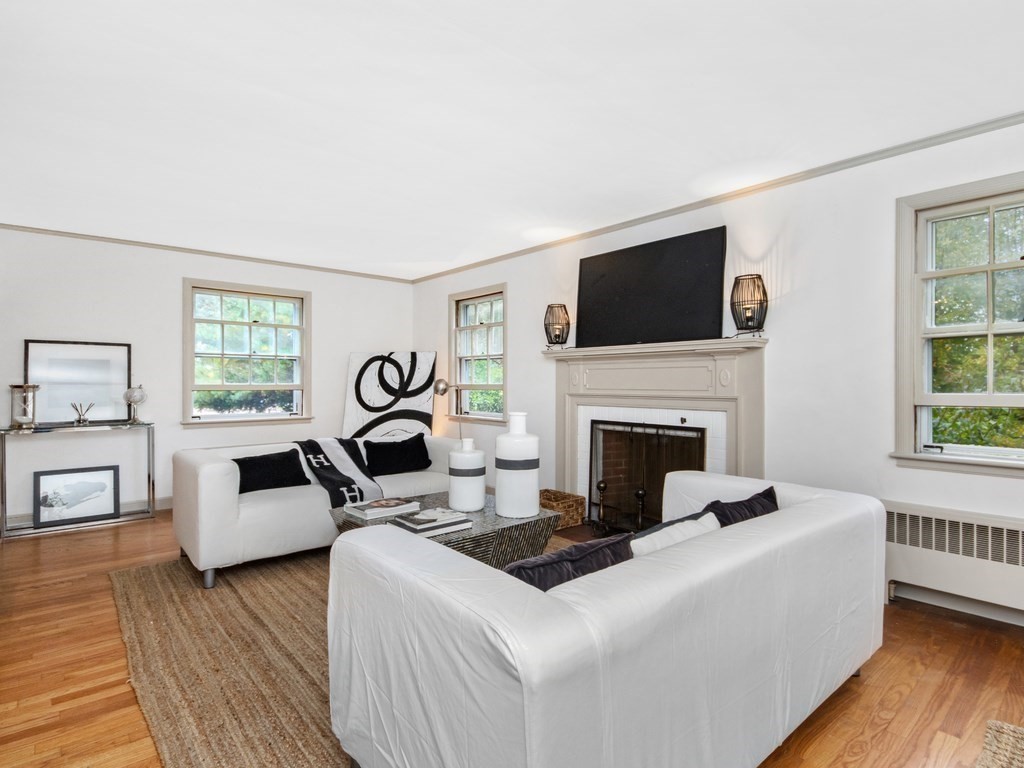 46 Century Lane Property Photo 8