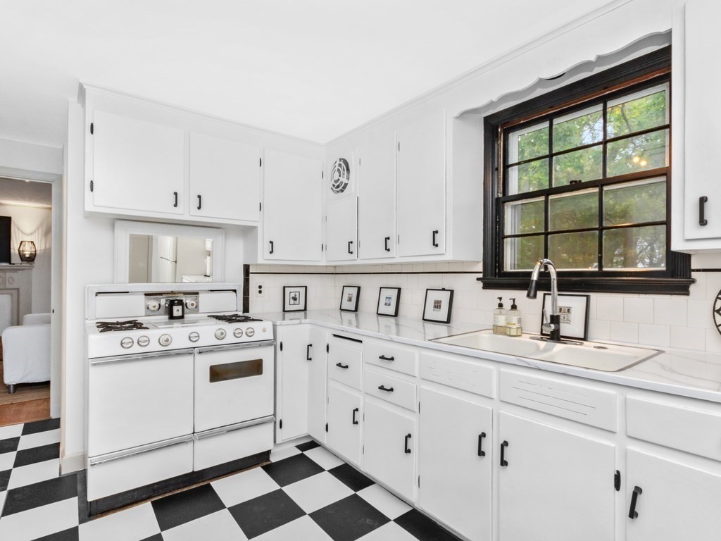 46 Century Lane Property Photo 14