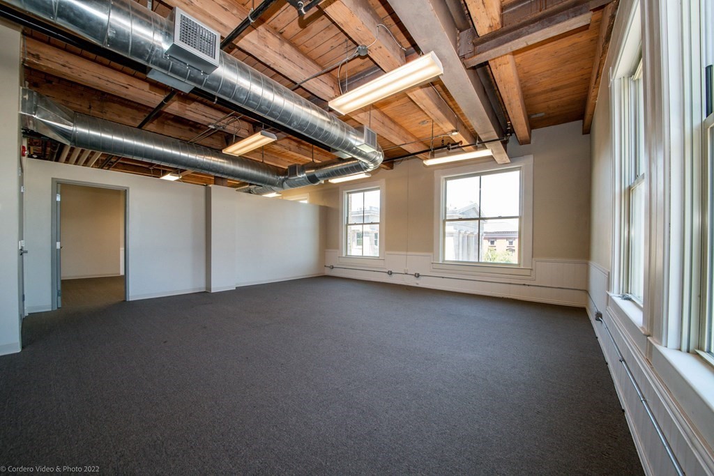 555 Pleasant St # 2c Property Photo 3