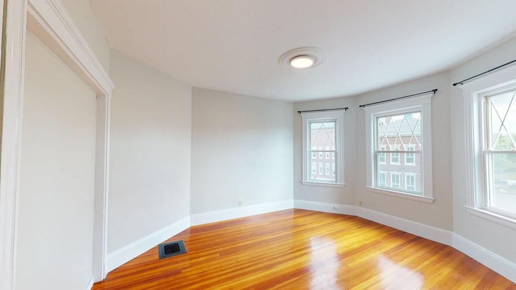 30 Roseclair # 3 Property Photo 7