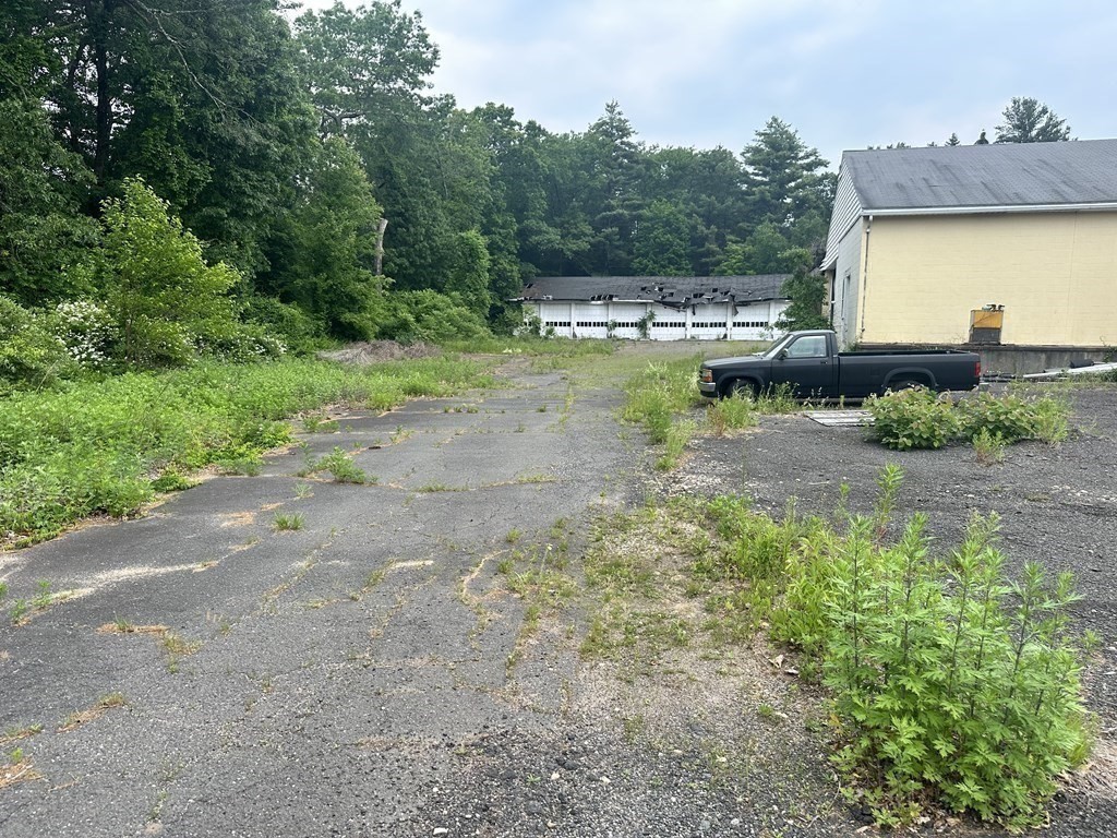 214 Feeding Hills Rd Property Photo 1