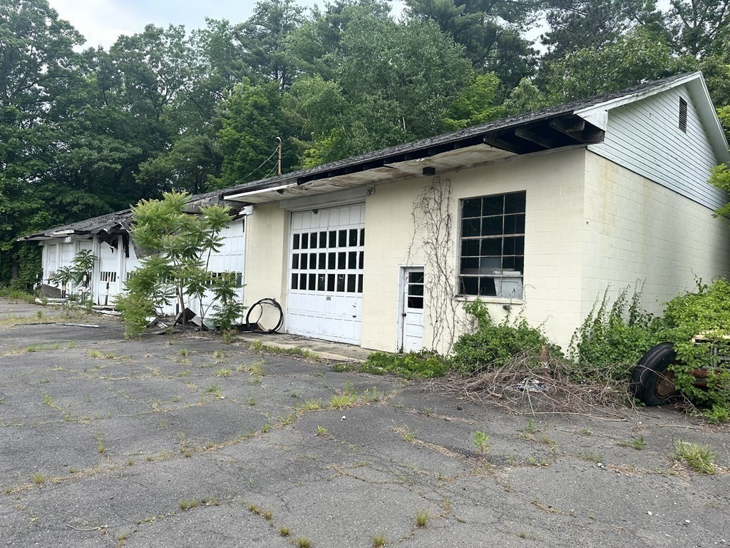 214 Feeding Hills Rd Property Photo 13