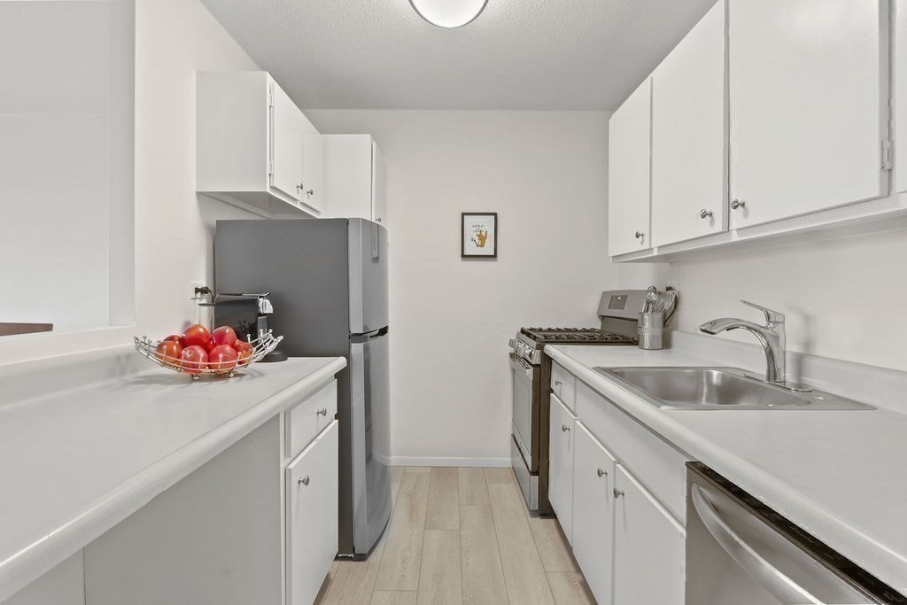 9 Hawthorne Pl # 7o Property Photo 6