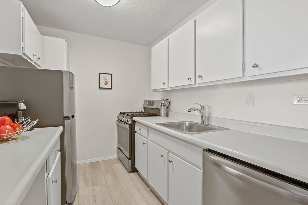 9 Hawthorne Pl # 7o Property Photo 7