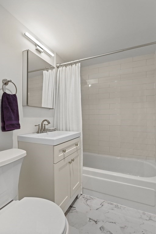 9 Hawthorne Pl # 7o Property Photo 9