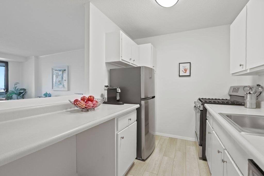 9 Hawthorne Pl # 7o Property Photo 18