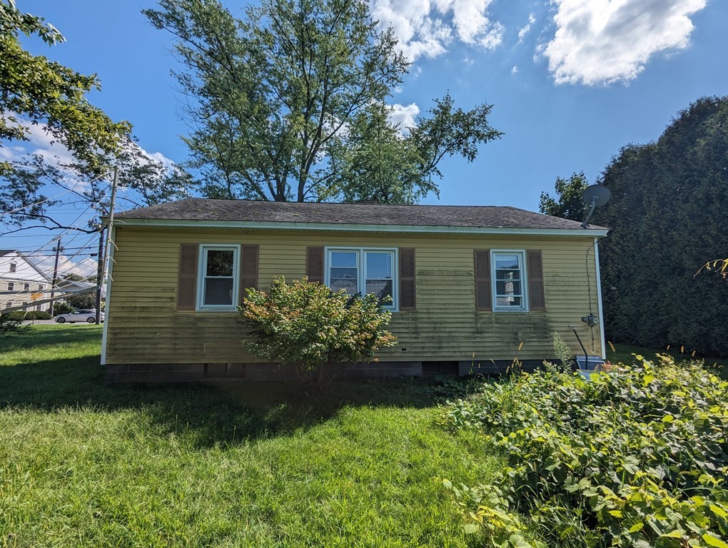 24 Elm St Property Photo 3