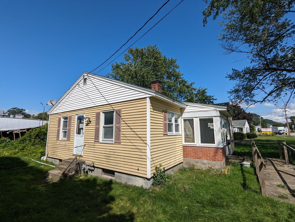 24 Elm St Property Photo 4