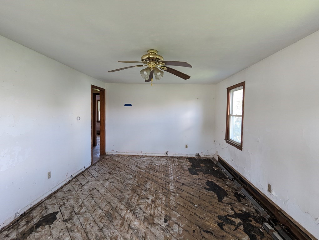 24 Elm St Property Photo 5
