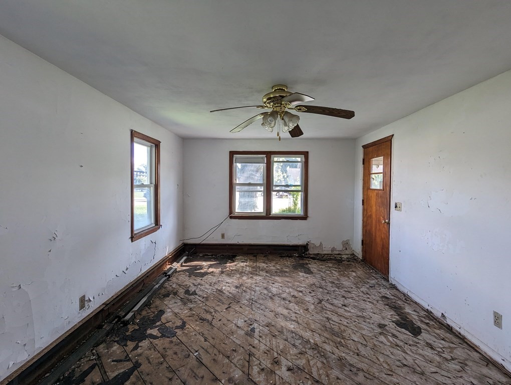 24 Elm St Property Photo 6
