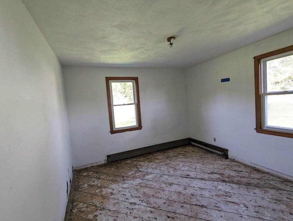 24 Elm St Property Photo 10
