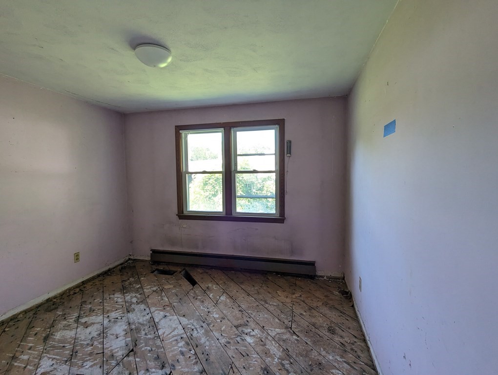 24 Elm St Property Photo 12