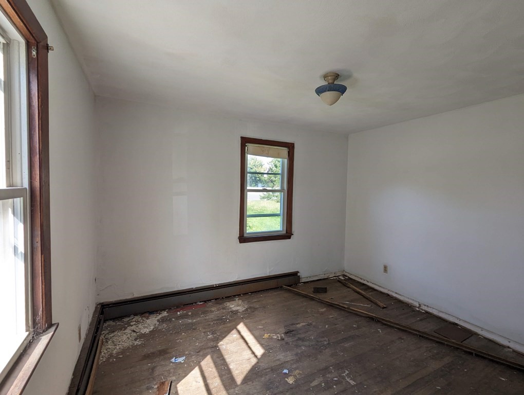 24 Elm St Property Photo 14