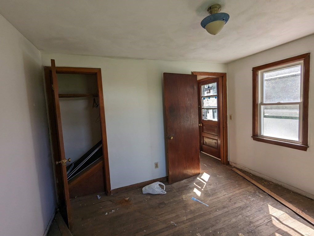 24 Elm St Property Photo 15