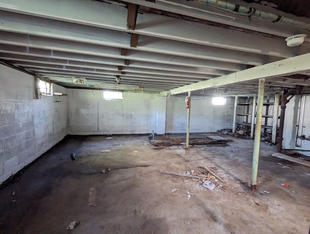 24 Elm St Property Photo 16