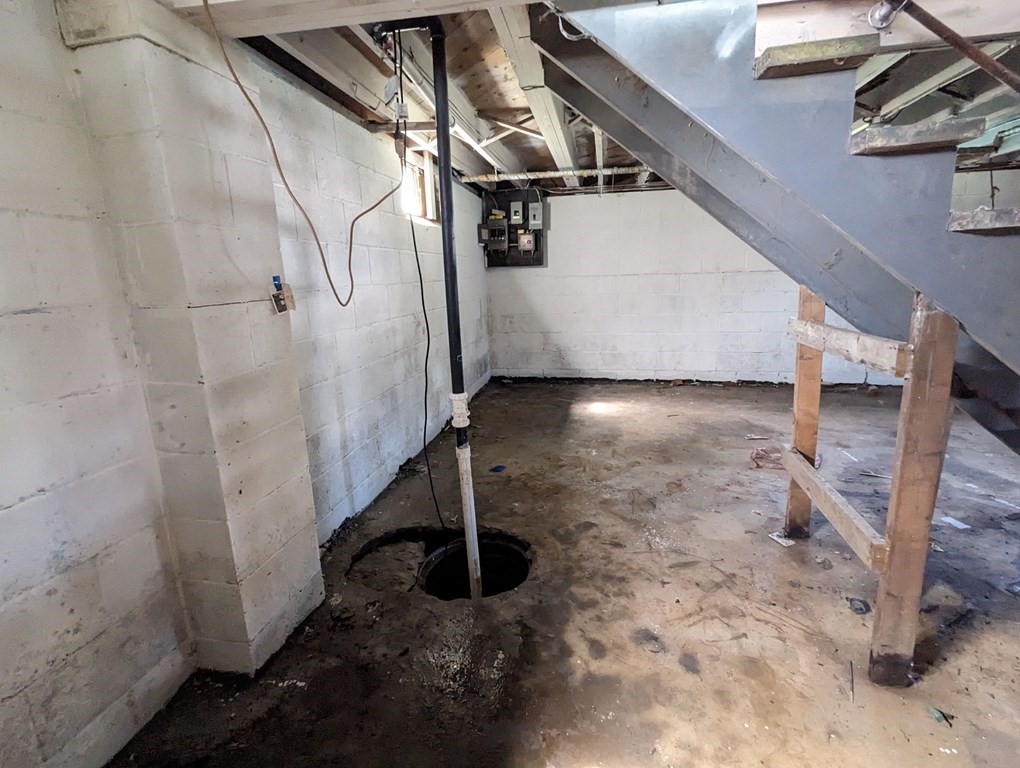 24 Elm St Property Photo 18