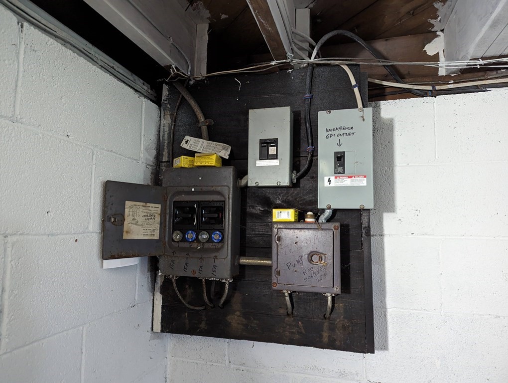 24 Elm St Property Photo 19