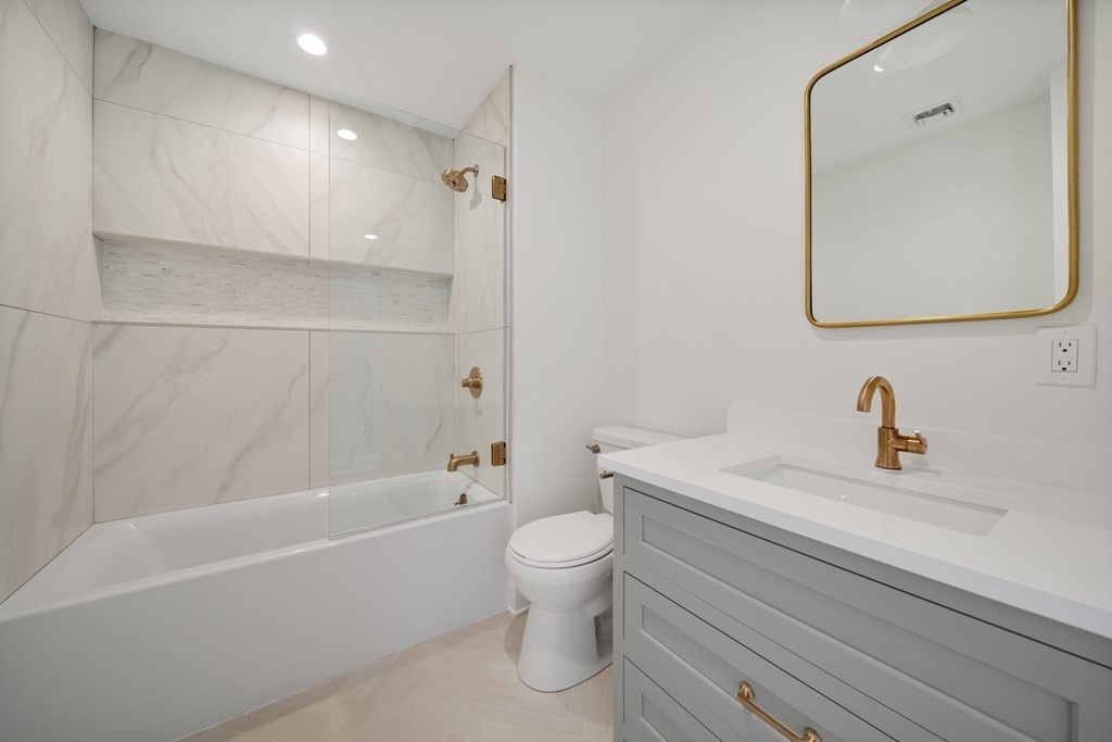 64 Baxter St # 1 Property Photo 4