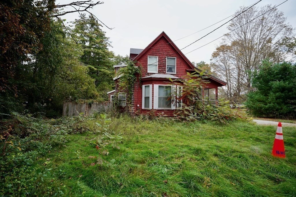 18 Forest St Property Photo 3