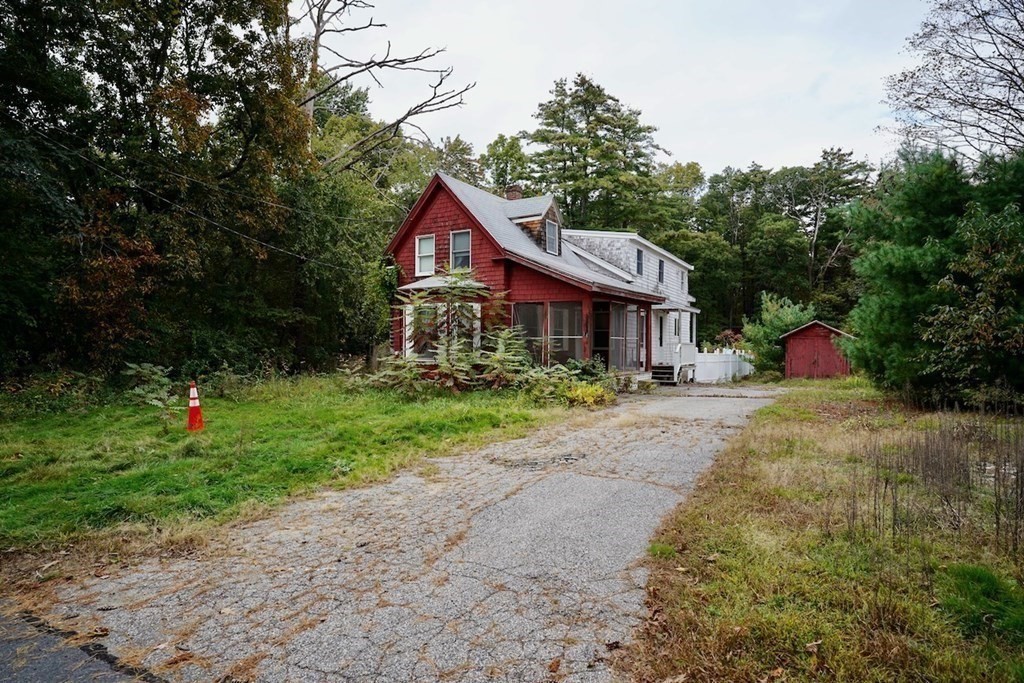18 Forest St Property Photo 4
