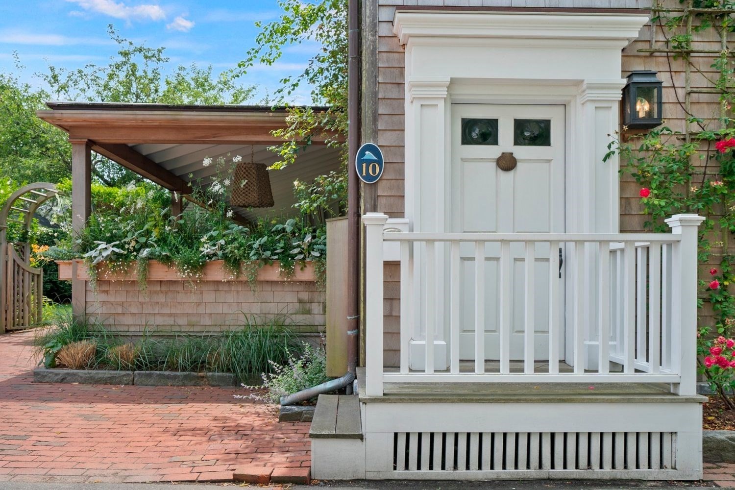 10 Lyon St Property Photo 2