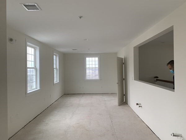 899 Pleasant St Property Photo 6