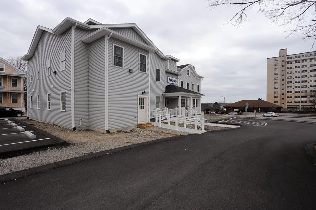 899 Pleasant St Property Photo 3