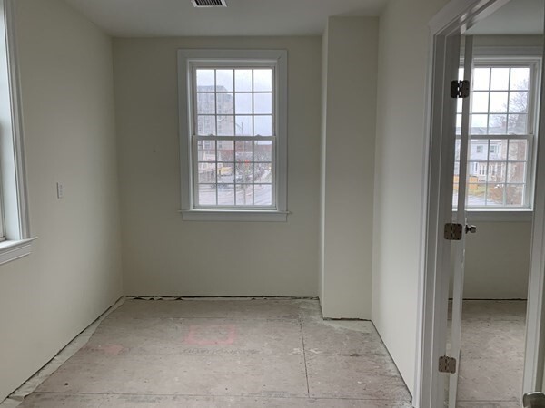 899 Pleasant St Property Photo 7