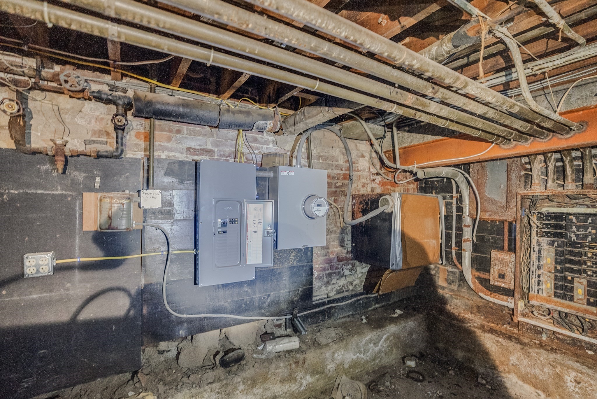 567-573 Dwight St Property Photo 18