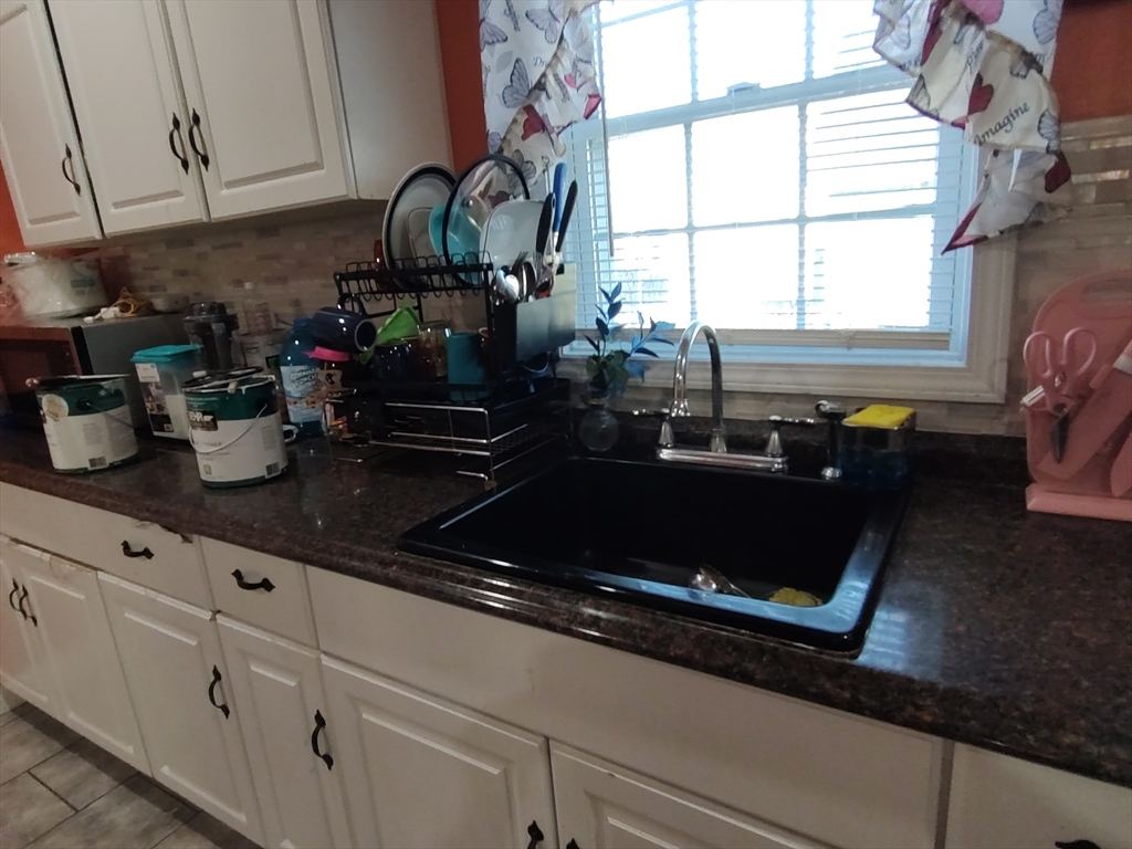 675 Millbury St Property Photo 2