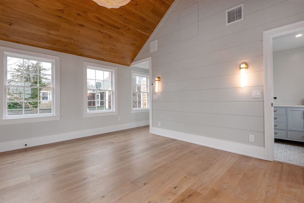 10 York Property Photo 19