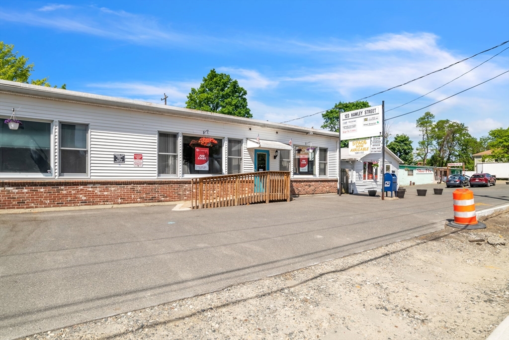 123 Hawley St Property Photo 3