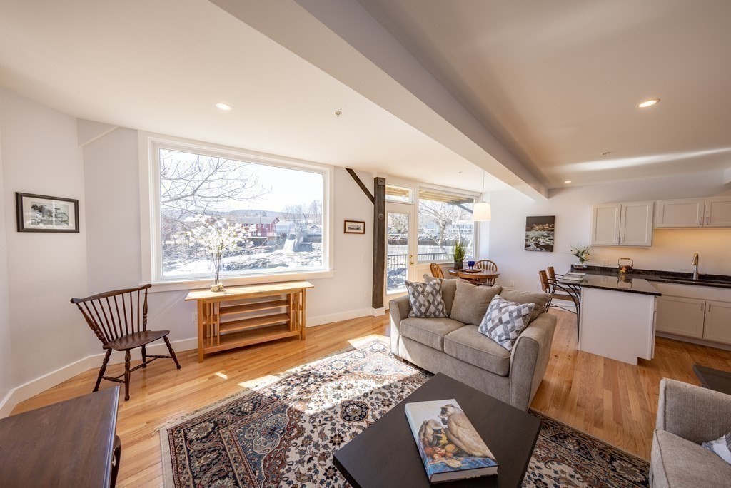 10 Deerfield Ave # 5 Property Photo 1