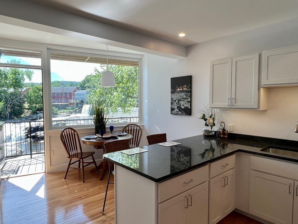 10 Deerfield Ave # 5 Property Photo 4