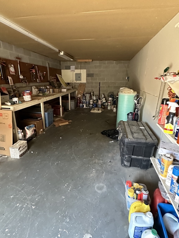 1721 Riverdale Garage Property Photo 3