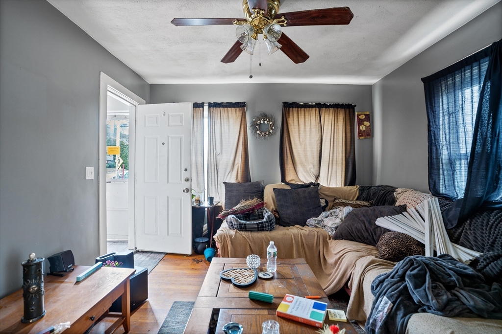 232-234 Lynnfield St Property Photo 4