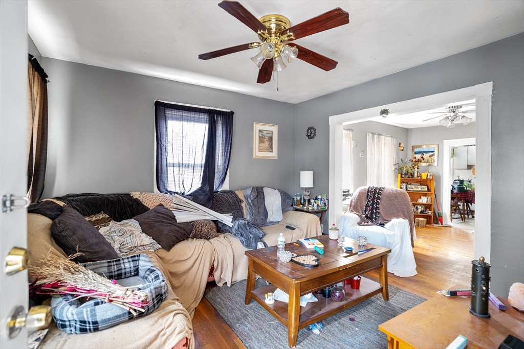 232-234 Lynnfield St Property Photo 5