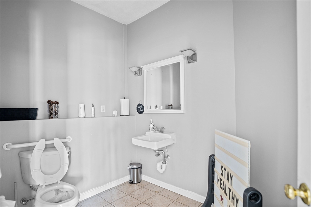 232-234 Lynnfield St Property Photo 17