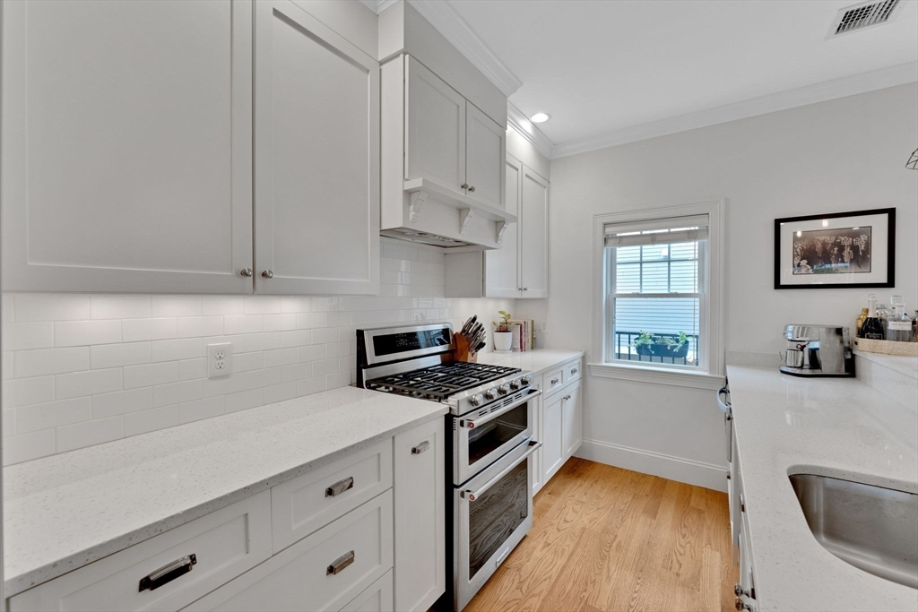 390-396 W Second St # 4 Property Photo 8