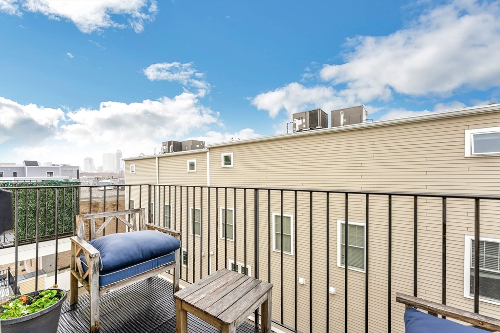 390-396 W Second St # 4 Property Photo 13