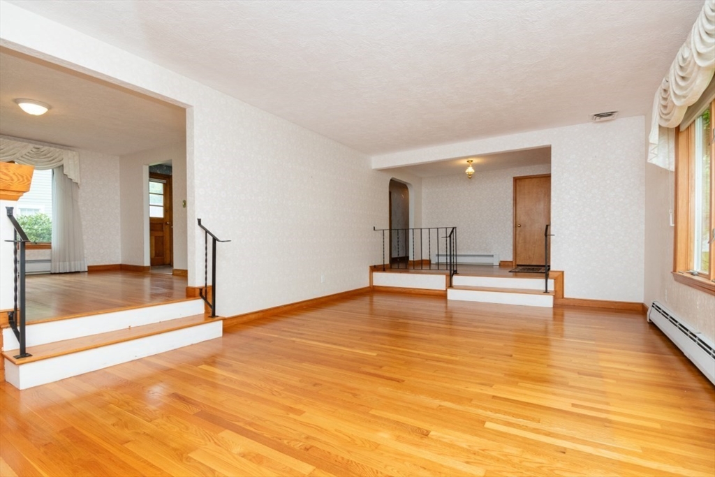 120 Spring St Property Photo 8