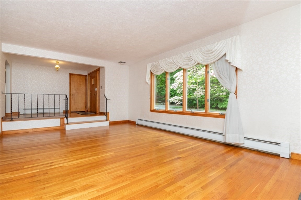 120 Spring St Property Photo 9