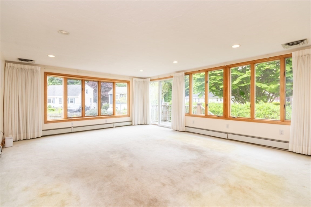 120 Spring St Property Photo 17