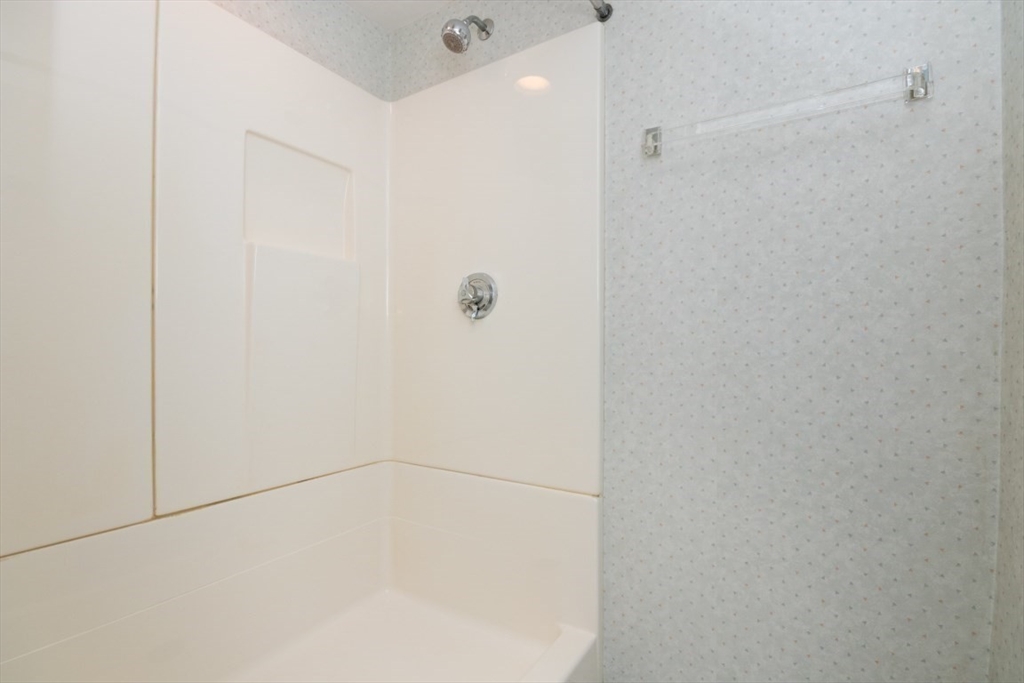 120 Spring St Property Photo 35