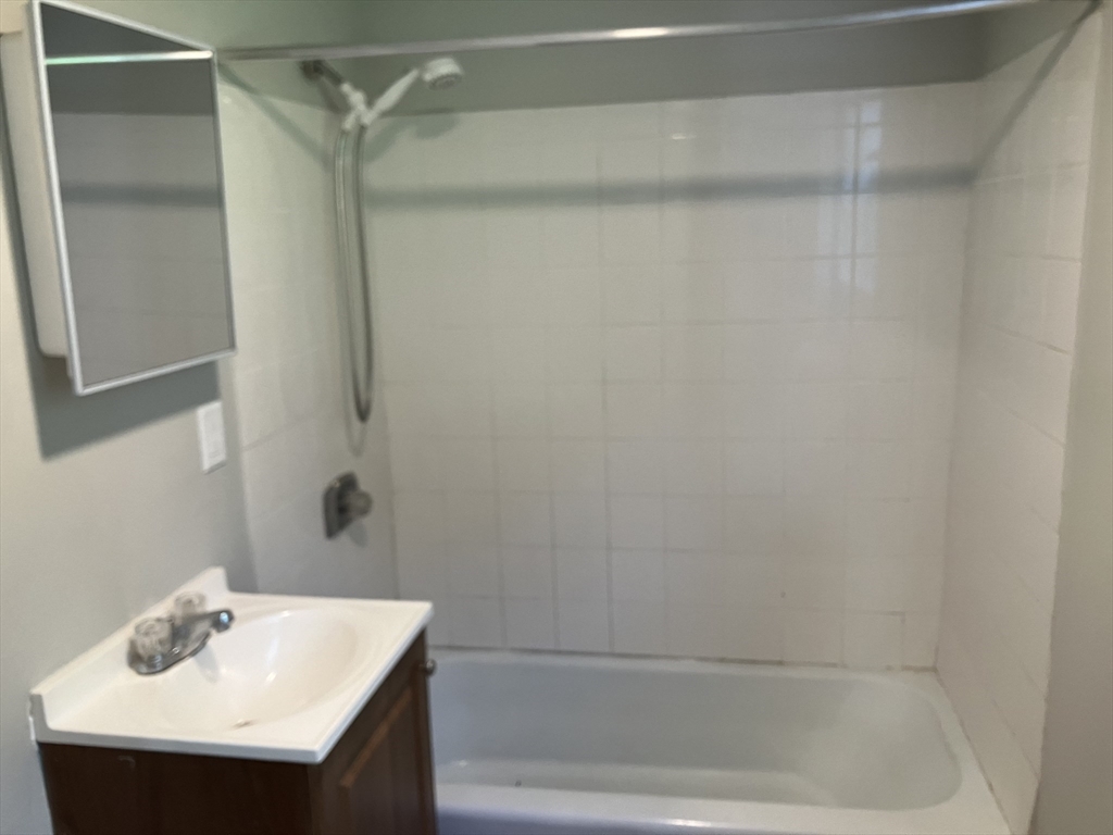 524 Walker St Property Photo 16