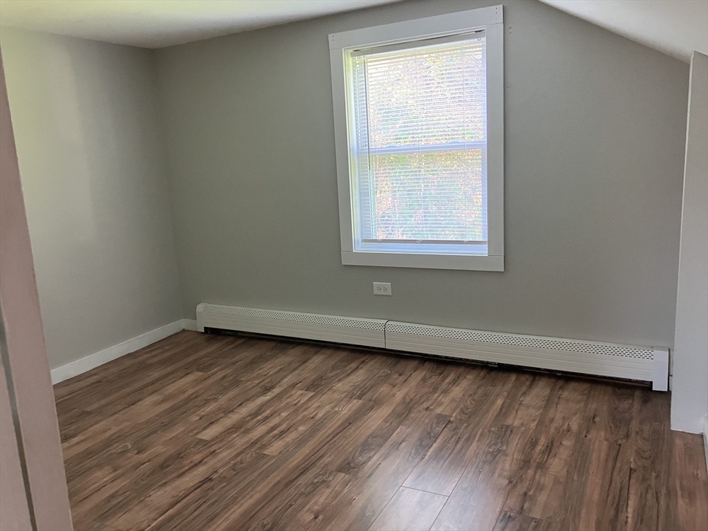 524 Walker St Property Photo 17