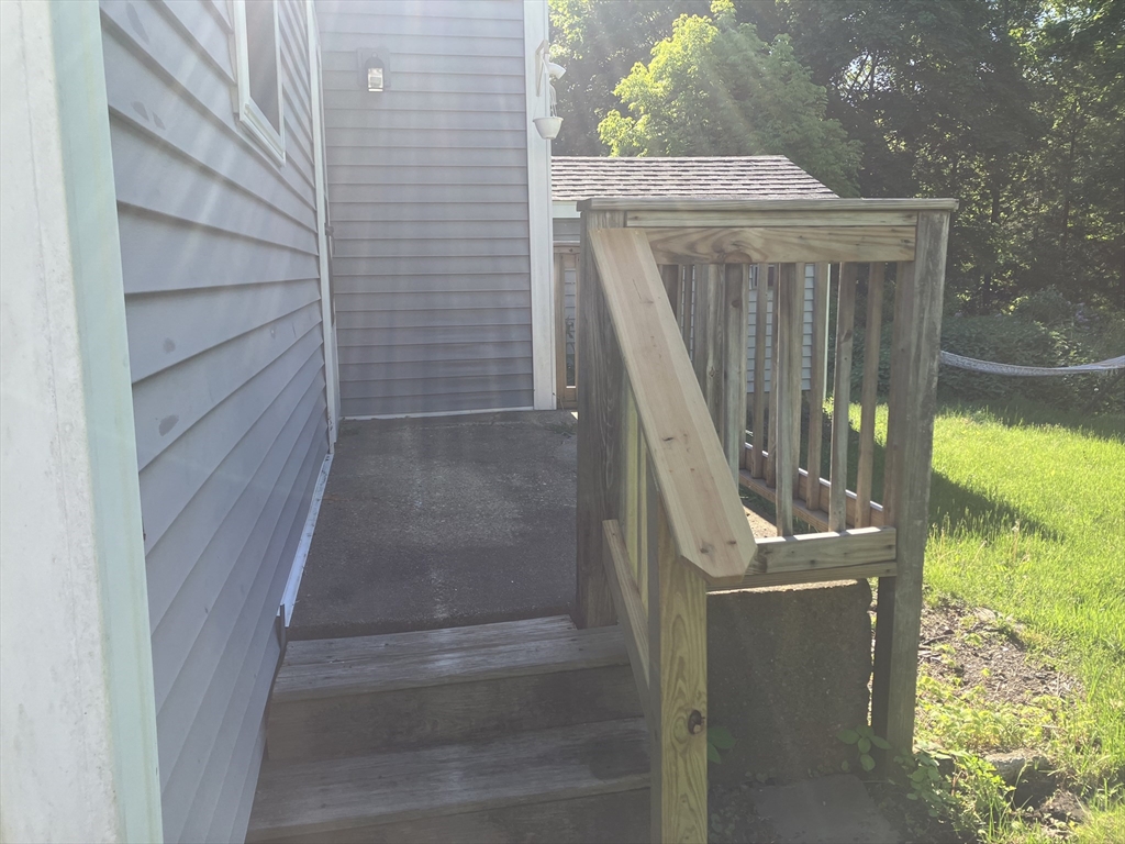 524 Walker St Property Photo 23